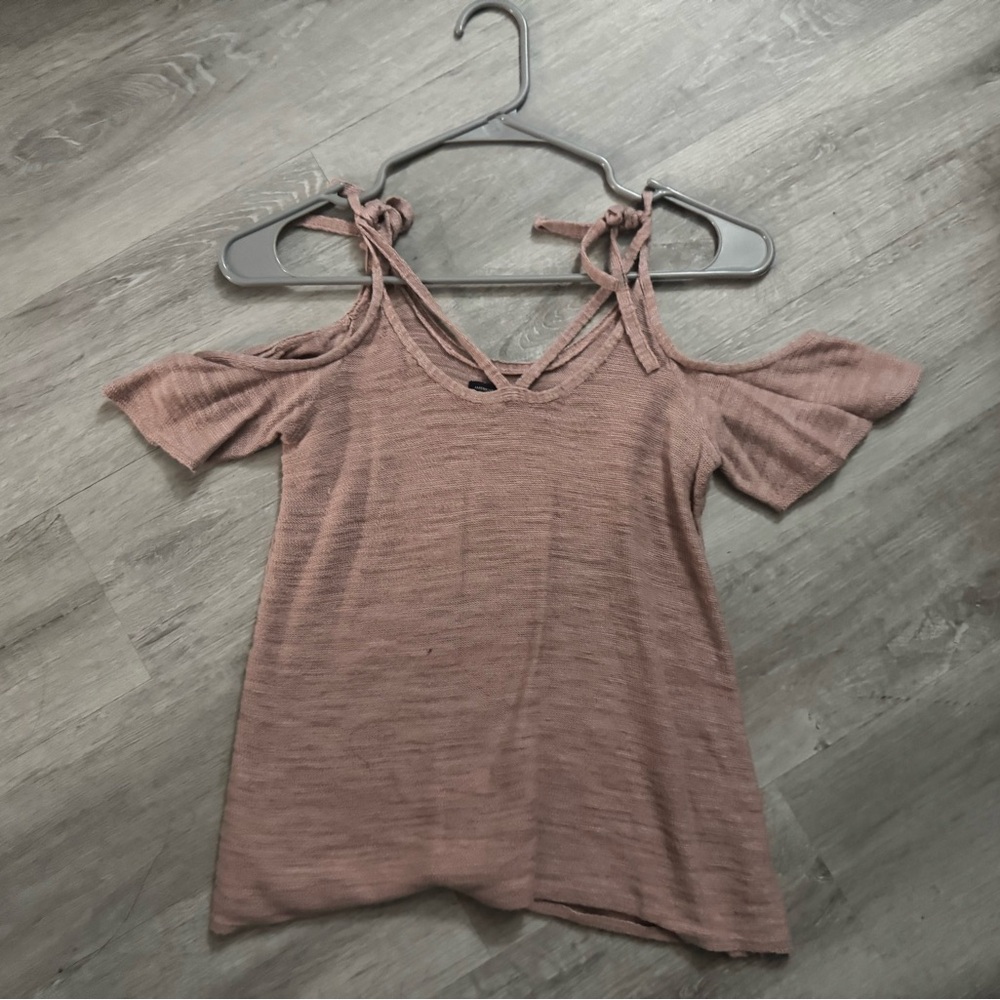 American Eagle Outfitters Mauve Cold Shoulder Top